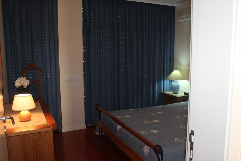 Apartamentos Varandas Da Rocha بورتيماو الغرفة الصورة